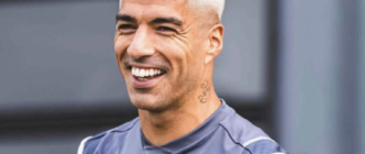 Luis Suarez Saçlarını Ağa Boyatdıraraq Görünüşünü Dəyişdirir