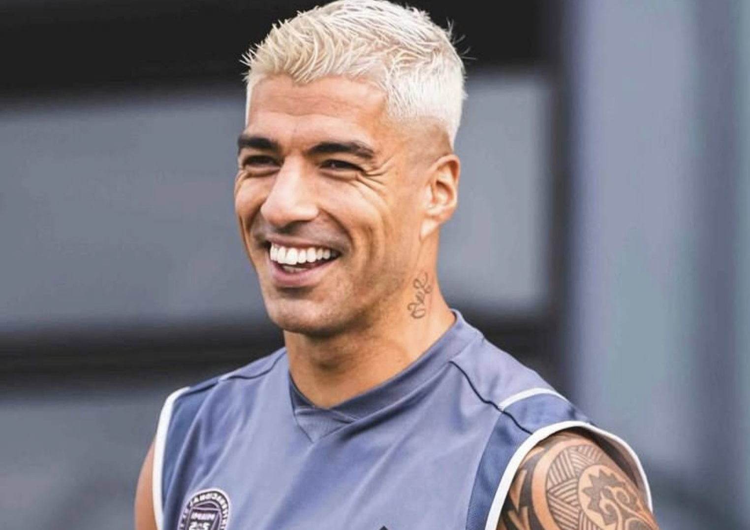 Luis Suarez saç düzümündə dramatik